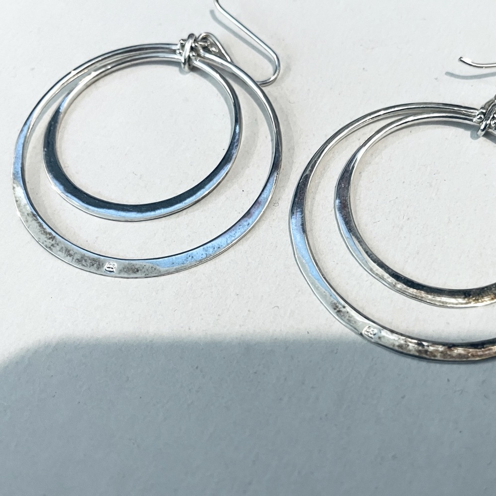 Vintage Double Hoop Drop Earrings
Modern & Minimalist Aesthetic